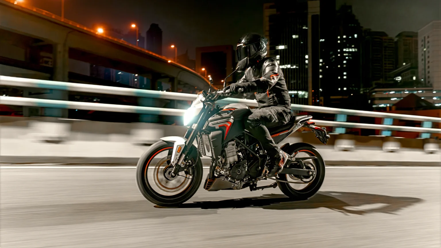 KOVE 350R - נולד במסלול, כבש את הרחוב